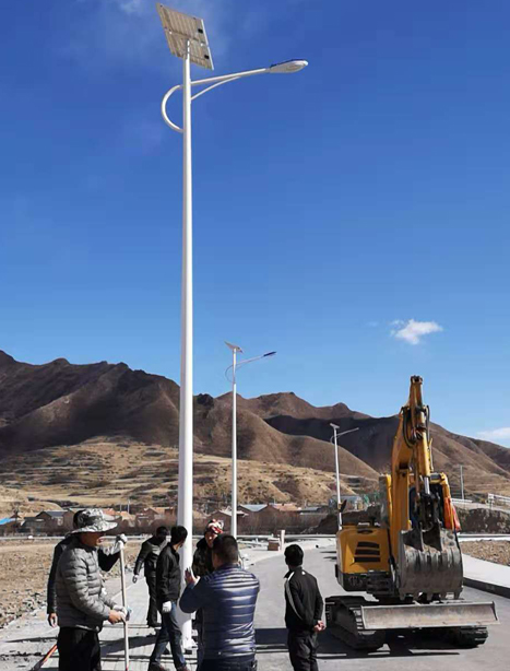 甘南碌曲10米北泉镇太阳能路灯项目